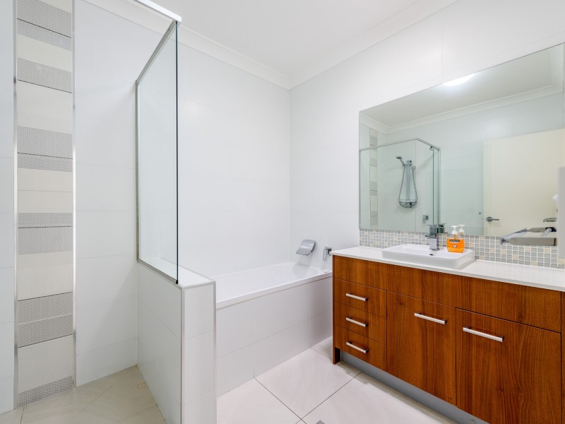 1/6 Compass Drive, Biggera Waters QLD 4216
