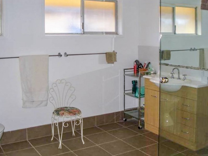 15 Shoveller Avenue, Paradise Point QLD 4216