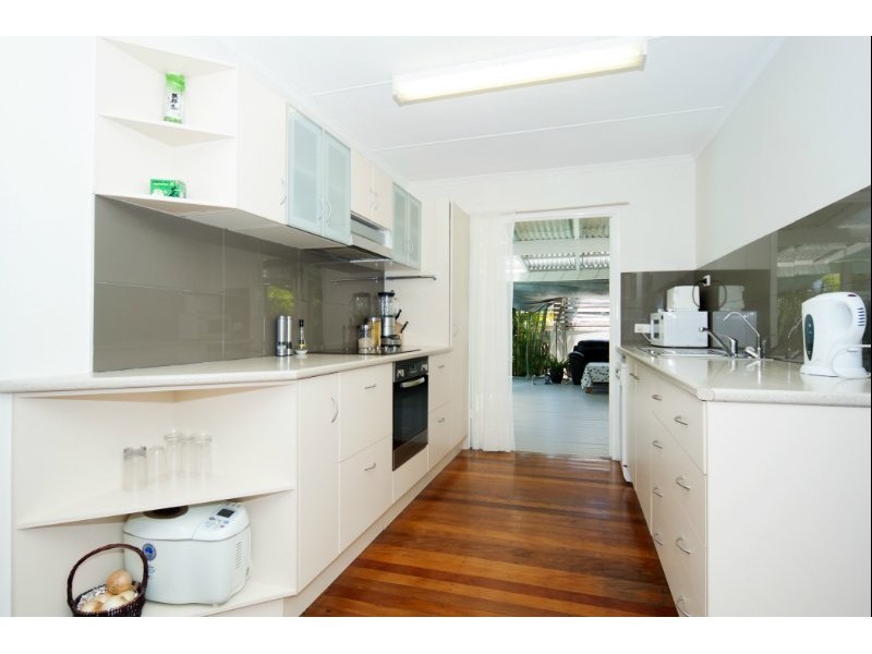 1 Magnolia Avenue, Hollywell QLD 4216