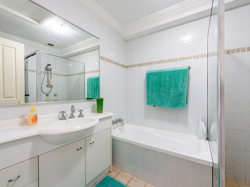 29/82 Limetree Parade, Runaway Bay QLD 4216