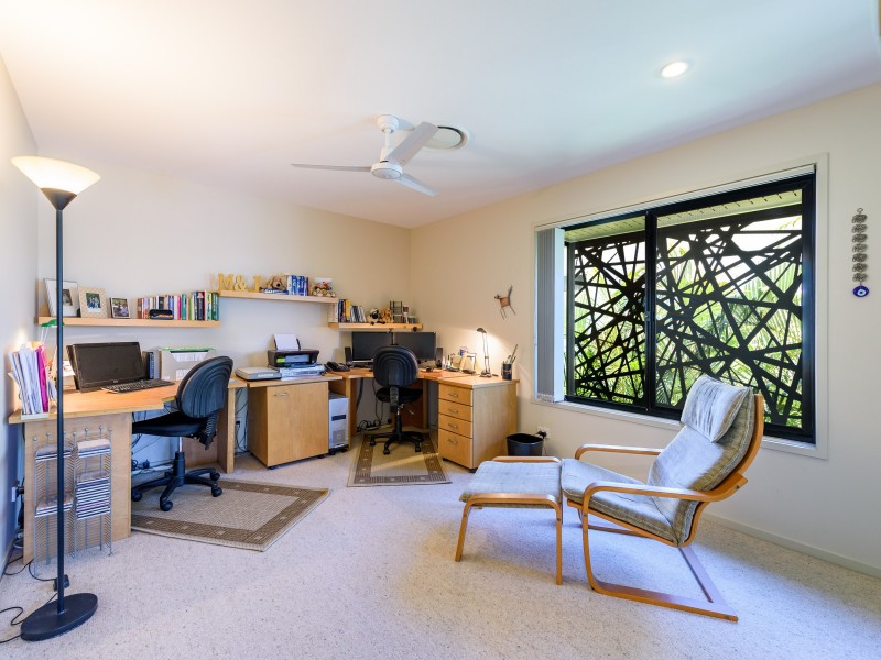 15 Nankeen Avenue, Paradise Point QLD 4216