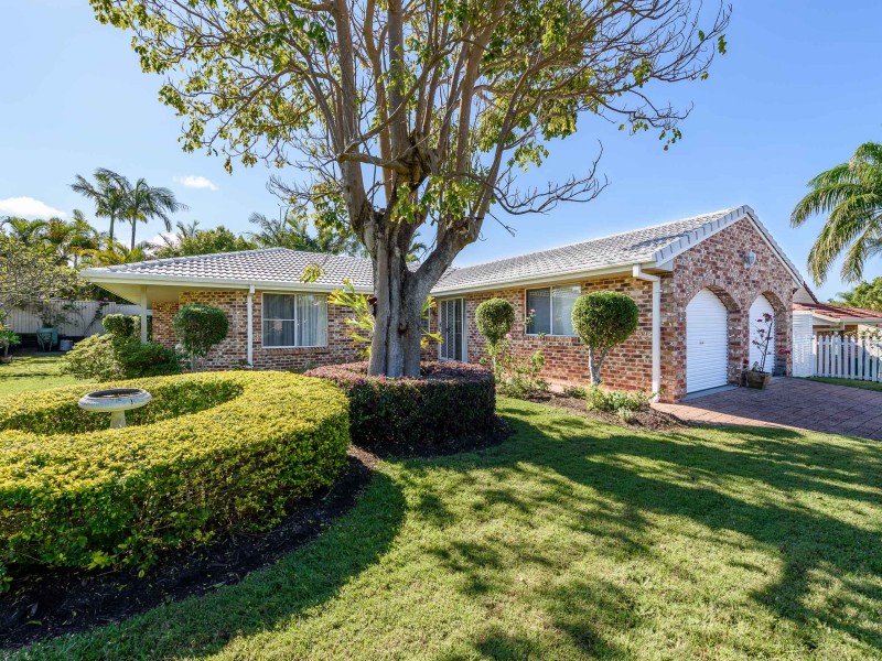 1 Putter Place, Arundel QLD 4214