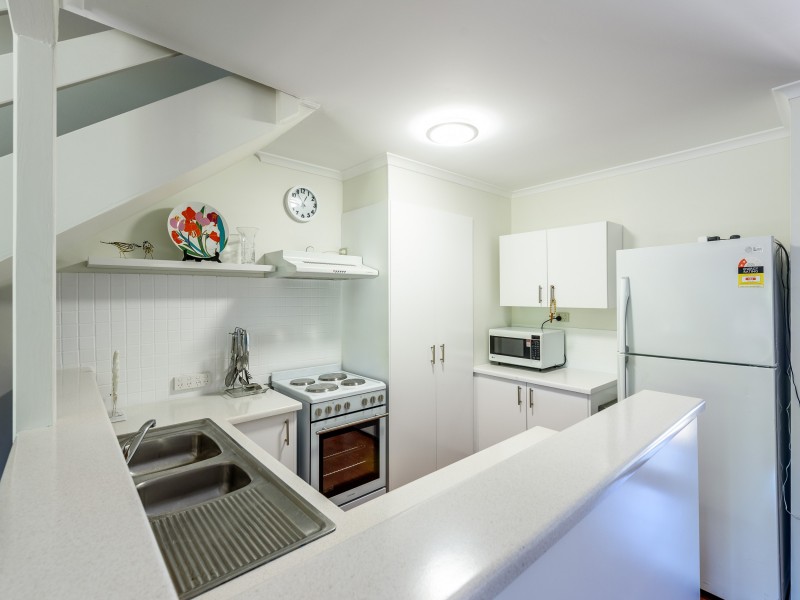 4/63 Olsen Avenue, Labrador QLD 4215