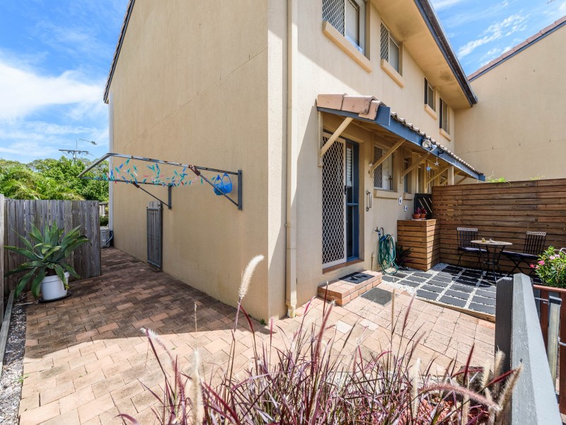 4/63 Olsen Avenue, Labrador QLD 4215