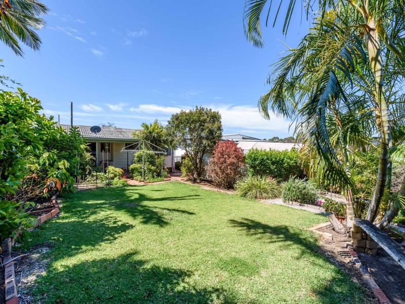100 Robert Street, Labrador QLD 4215