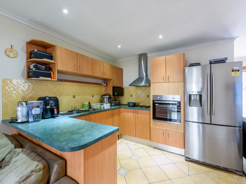 2/11 Ruth Anne Close, Labrador QLD 4215