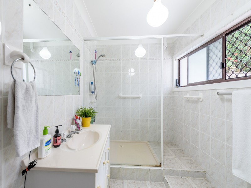 8 Innes Avenue, Molendinar QLD 4214