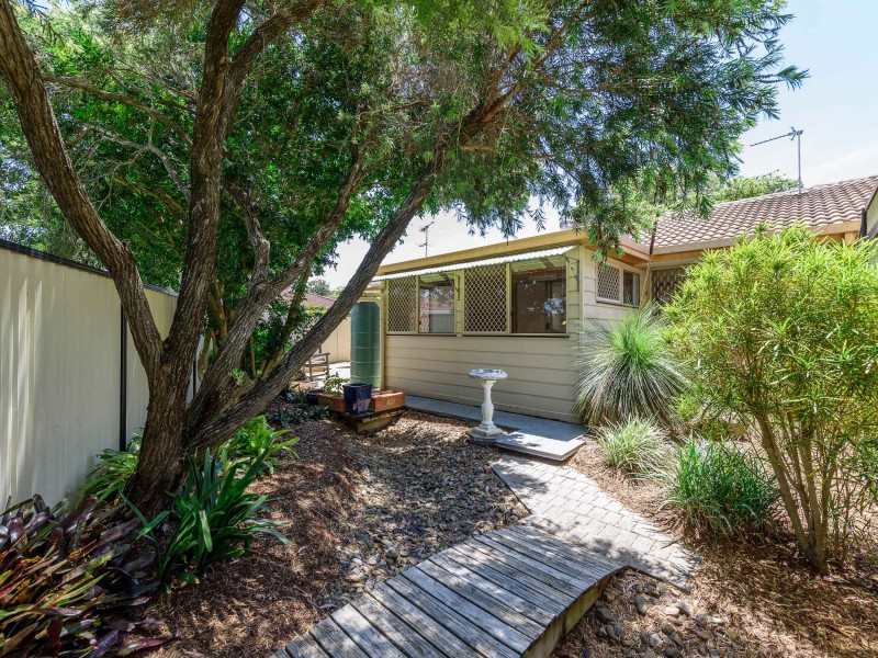 1/15 Robin Joy Close, Labrador QLD 4215