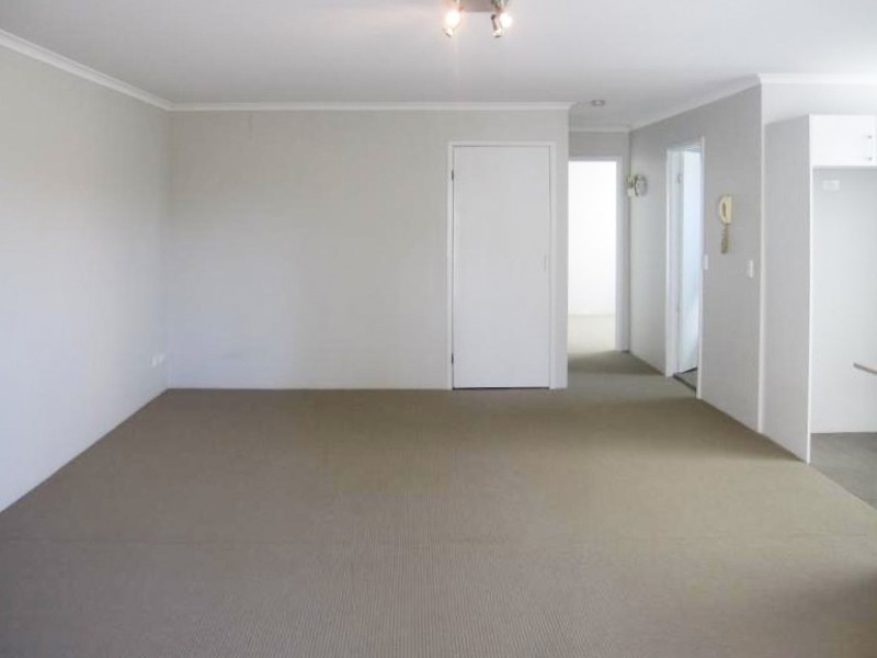 8/29 Ahern Street, Labrador QLD 4215