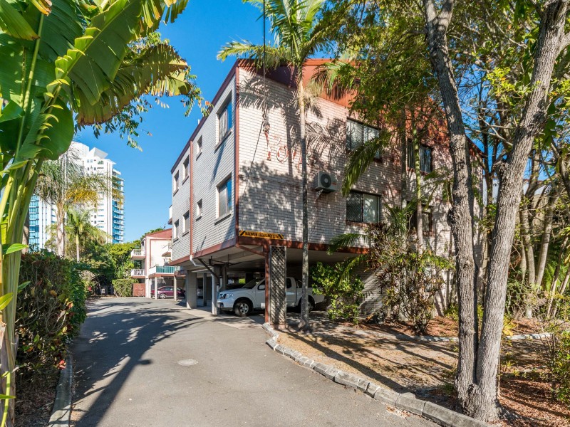 8/29 Ahern Street, Labrador QLD 4215