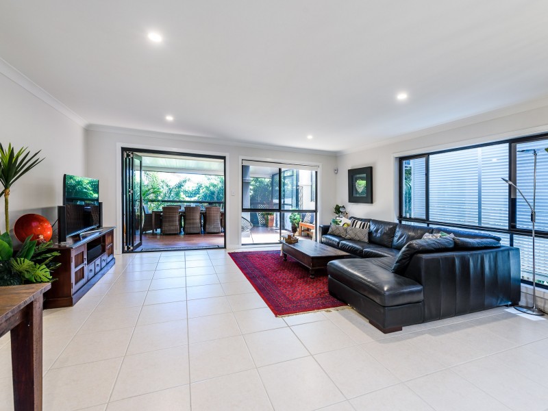 2/34 Donald Avenue, Paradise Point QLD 4216