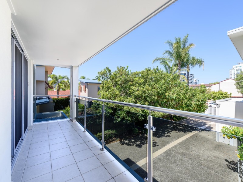 2/160 Muir Street, Labrador QLD 4215