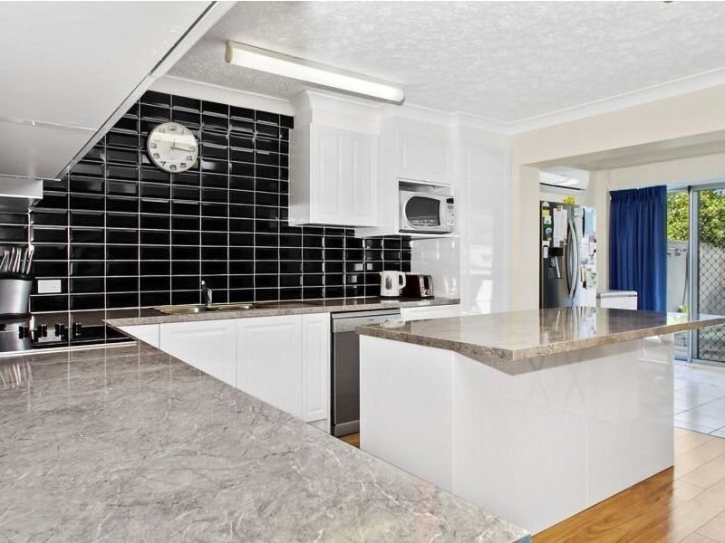 1/5 Perry Place, Biggera Waters QLD 4216