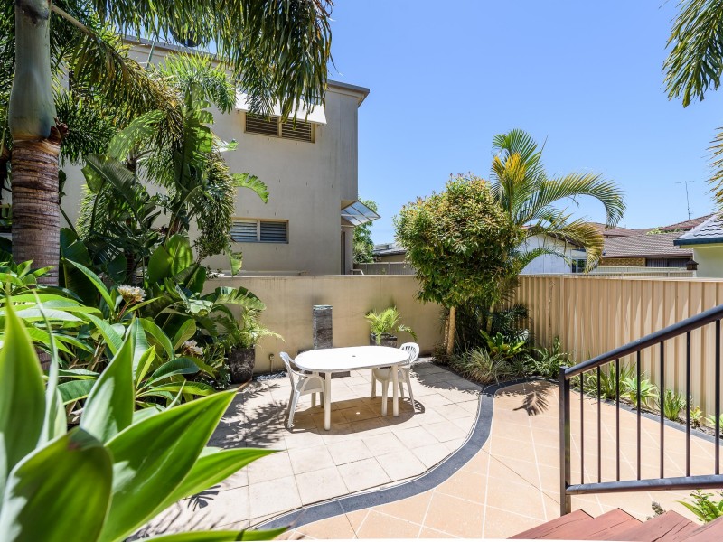 2/21 Abalone Avenue, Paradise Point QLD 4216
