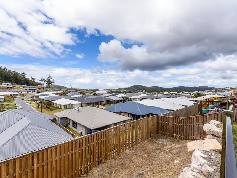 15 Grevillia Crescent, Maudsland QLD 4210