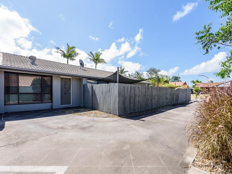 1/5 Robin Joy Close, Labrador QLD 4215