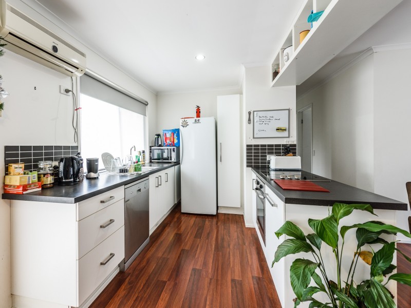 1/5 Robin Joy Close, Labrador QLD 4215