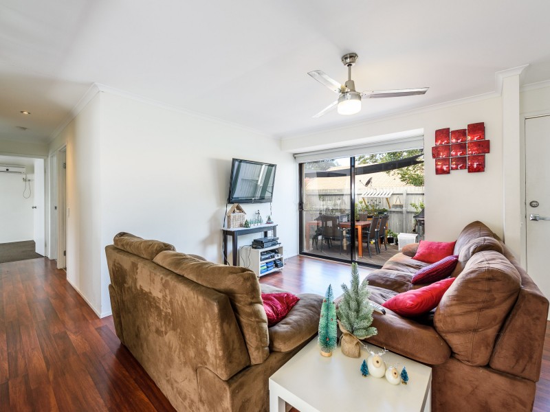 1/5 Robin Joy Close, Labrador QLD 4215