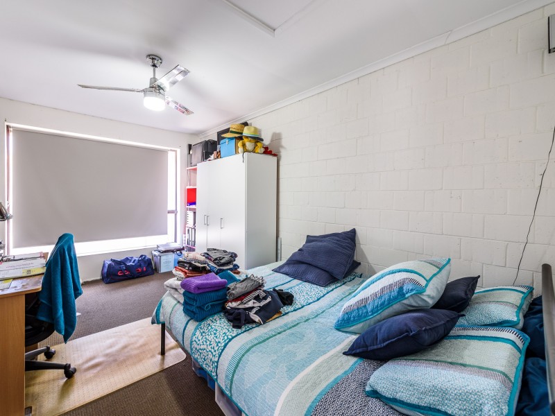 1/5 Robin Joy Close, Labrador QLD 4215