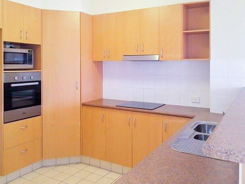 10/4 Proud Street, Labrador QLD 4215