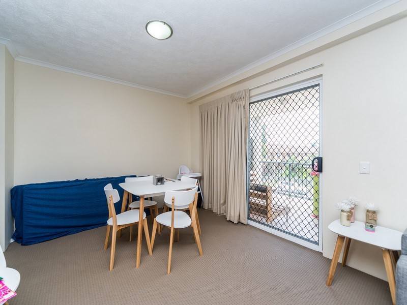 10/4 Proud Street, Labrador QLD 4215