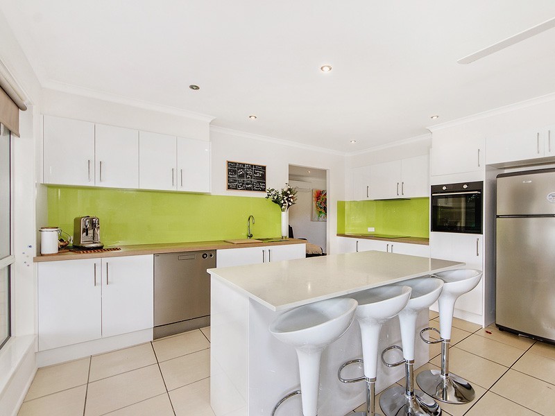 9 Langer Place, Arundel QLD 4214
