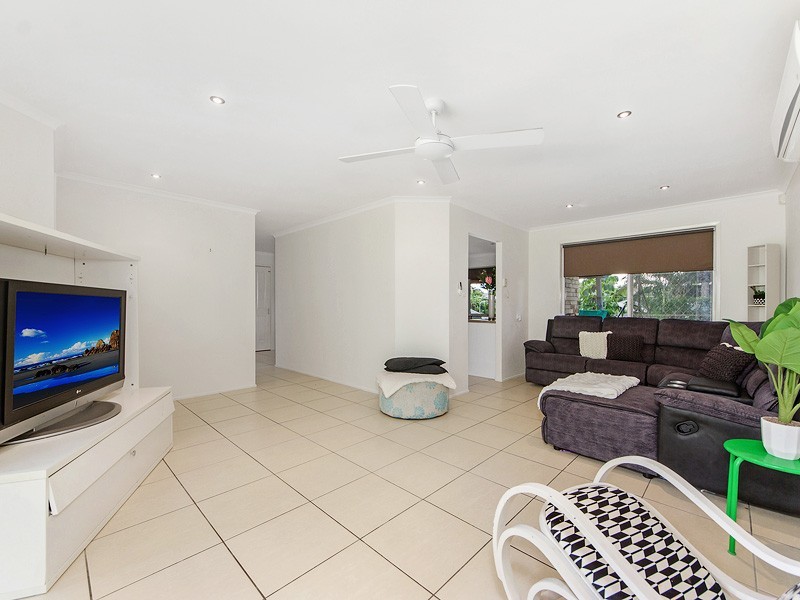 9 Langer Place, Arundel QLD 4214