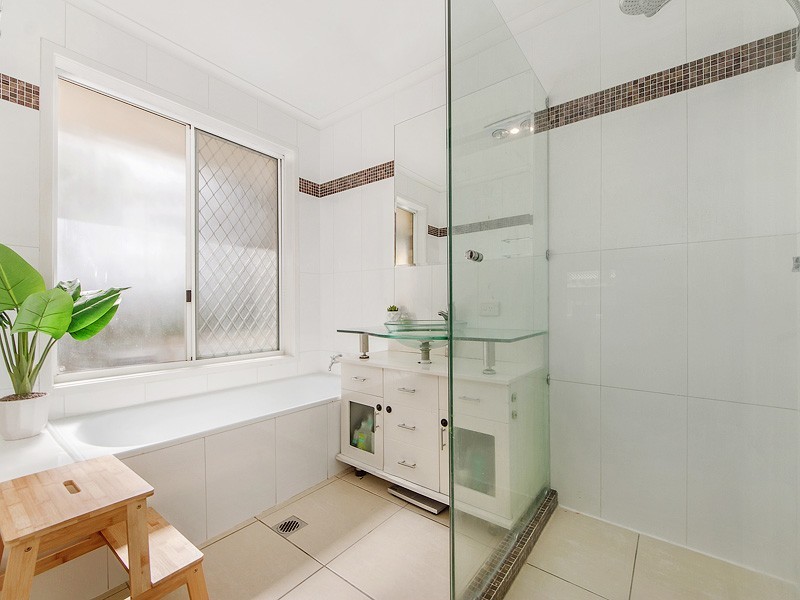9 Langer Place, Arundel QLD 4214