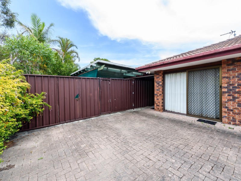 2/3 Telopea Street, Labrador QLD 4215