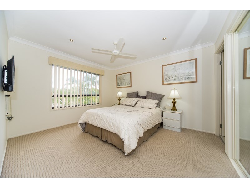 4/113 Whiting Street, Labrador QLD 4215