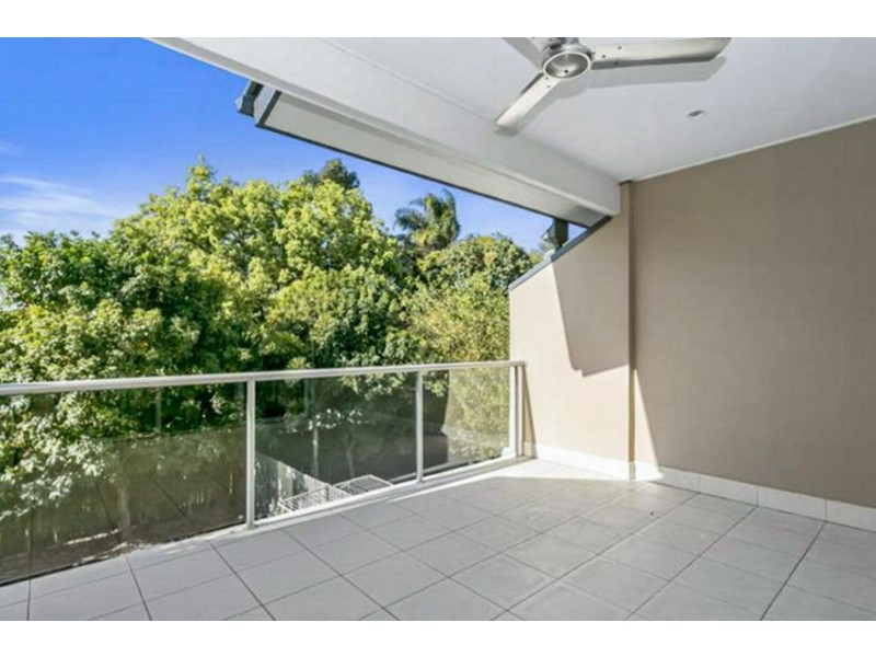 2/17 Nevenia Street, Labrador QLD 4215