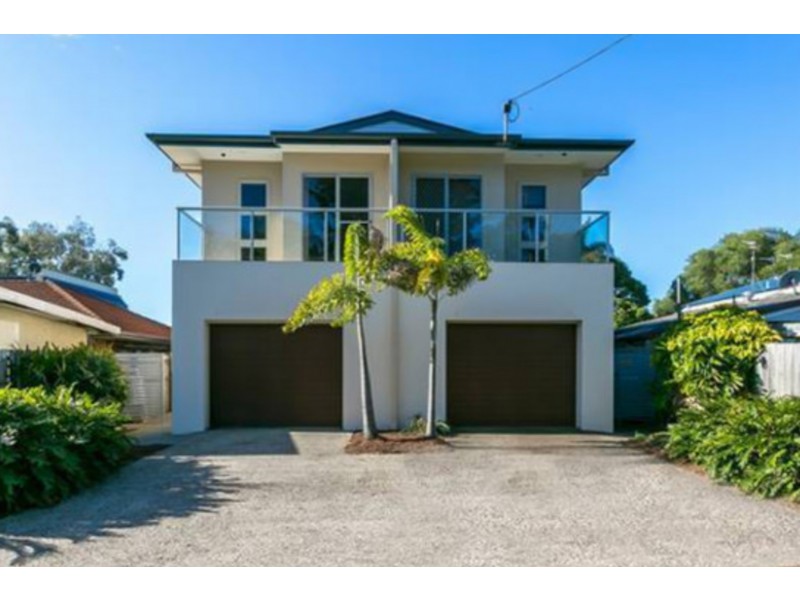 2/17 Nevenia Street, Labrador QLD 4215