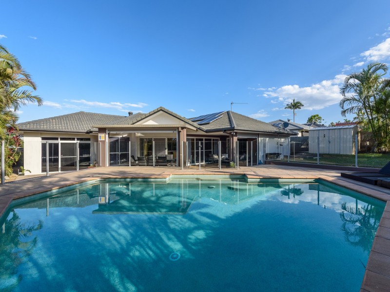 22 Pearson Close, Arundel QLD 4214