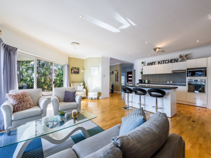 22 Pearson Close, Arundel QLD 4214