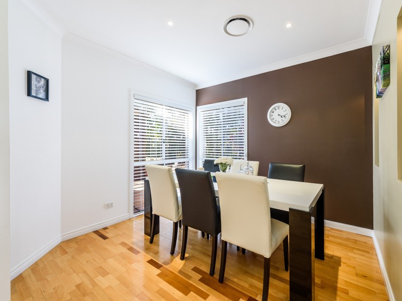 22 Pearson Close, Arundel QLD 4214