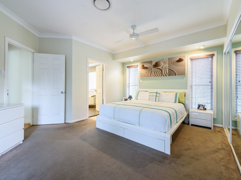 22 Pearson Close, Arundel QLD 4214