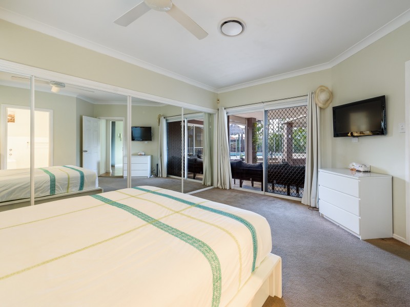 22 Pearson Close, Arundel QLD 4214