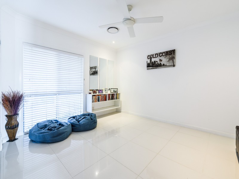 22 Pearson Close, Arundel QLD 4214