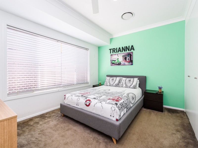 22 Pearson Close, Arundel QLD 4214