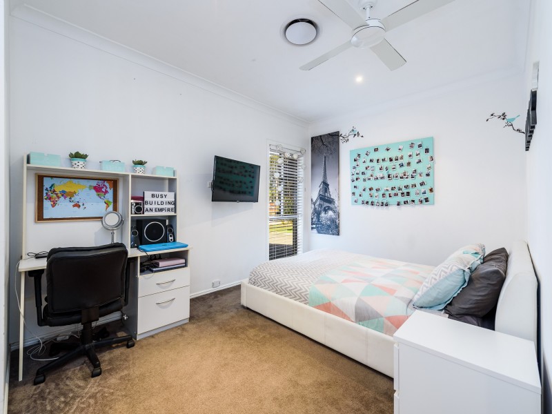 22 Pearson Close, Arundel QLD 4214