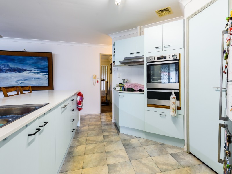 6 Range Court, Arundel QLD 4214