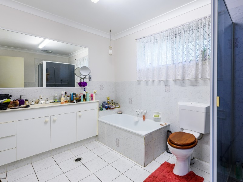 6 Range Court, Arundel QLD 4214