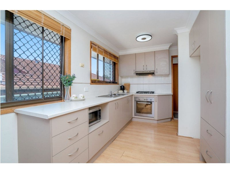 1/52 Usher Avenue, Labrador QLD 4215