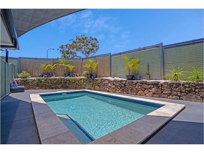 1/52 Usher Avenue, Labrador QLD 4215