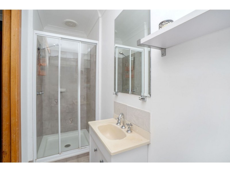 1/52 Usher Avenue, Labrador QLD 4215