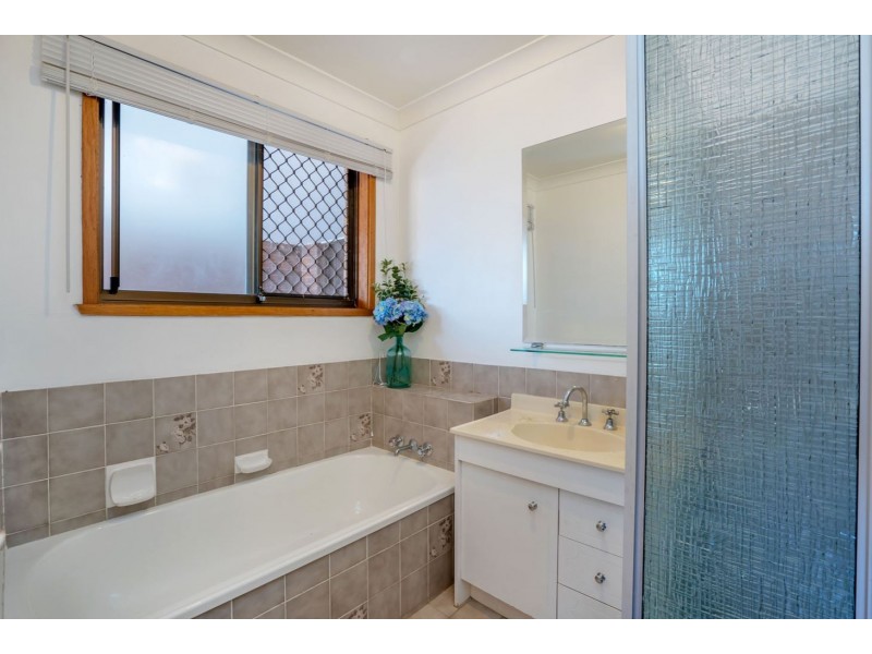 1/52 Usher Avenue, Labrador QLD 4215