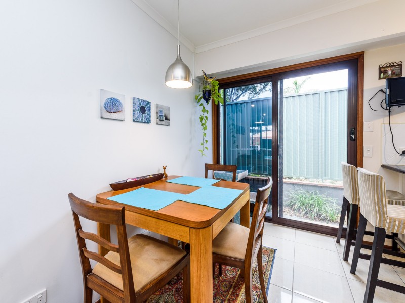2/5 Robin Joy Close, Labrador QLD 4215