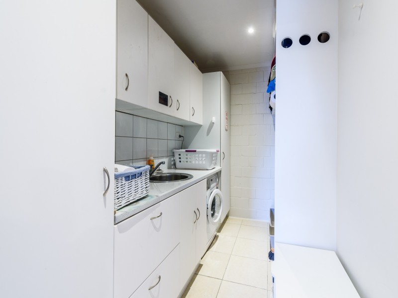 2/5 Robin Joy Close, Labrador QLD 4215