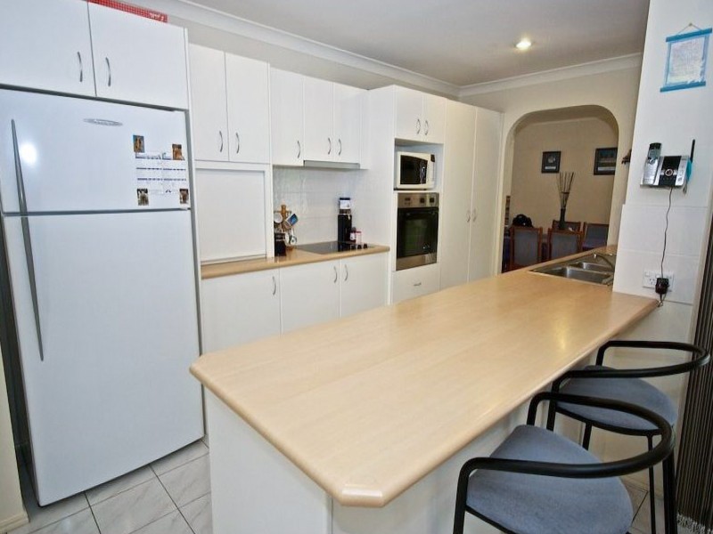 17 Fadden Close, Arundel QLD 4214