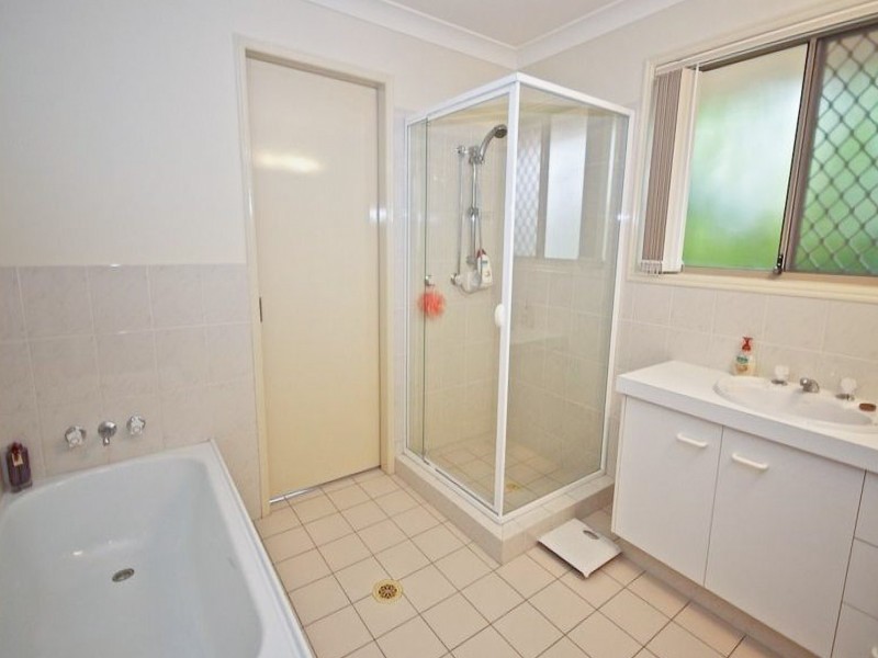 17 Fadden Close, Arundel QLD 4214